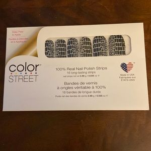 COLOR STREET 100% Nail Polish Strips “Hiss and Make Up”